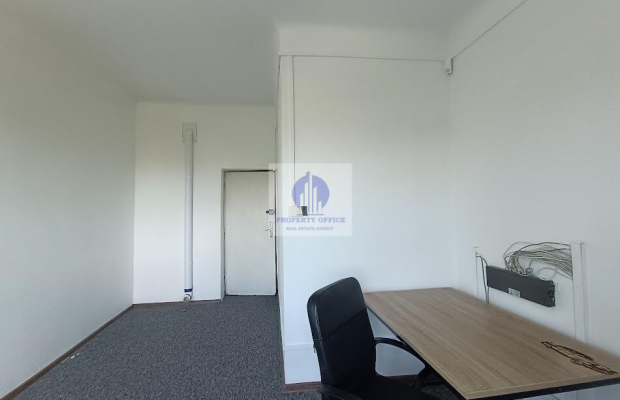 Włochy: lokal biurowy 13,70m2 do wynajęcia