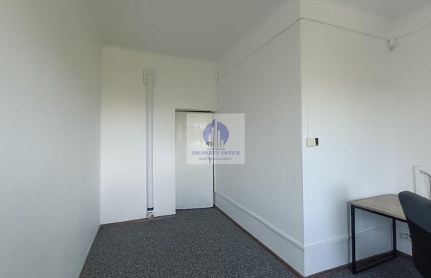 Włochy: lokal biurowy 13,70m2 do wynajęcia