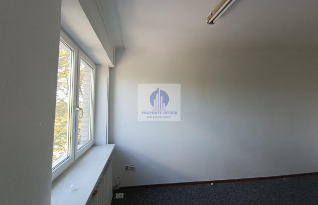 Włochy: lokal biurowy 13,70m2 do wynajęcia