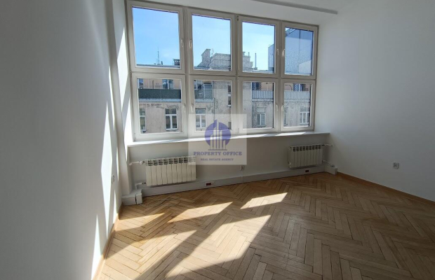 Śródmieście: lokal biurowy 15,37m2 do wynajęcia