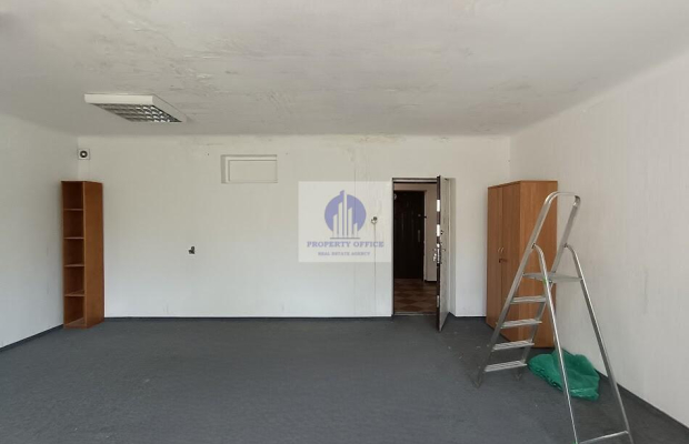 Włochy: lokal biurowy 37,60 m2 do wynajęcia
