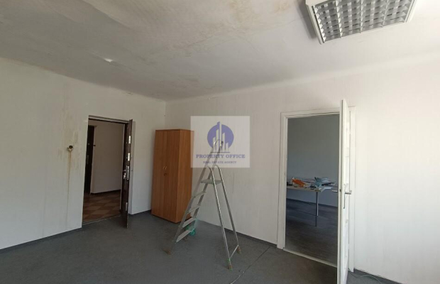Włochy: lokal biurowy 37,60 m2 do wynajęcia