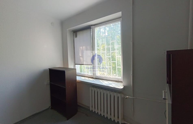 Włochy: lokal biurowy 37,60 m2 do wynajęcia