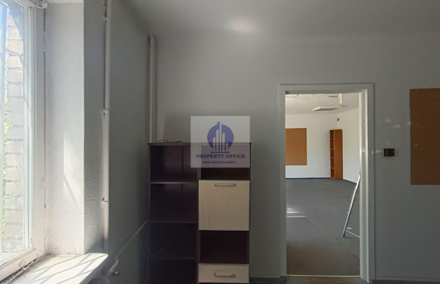 Włochy: lokal biurowy 37,60 m2 do wynajęcia