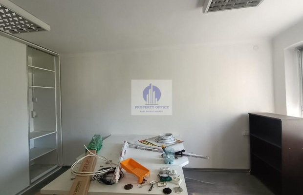 Włochy: lokal biurowy 37,60 m2 do wynajęcia