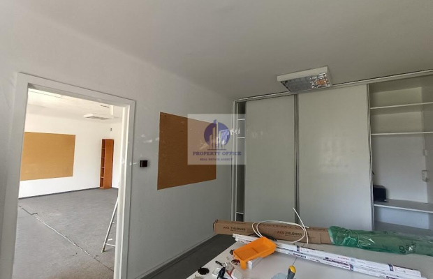 Włochy: lokal biurowy 37,60 m2 do wynajęcia