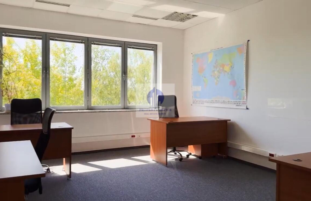 Włochy: lokal biurowy 80 m2 do wynajęcia