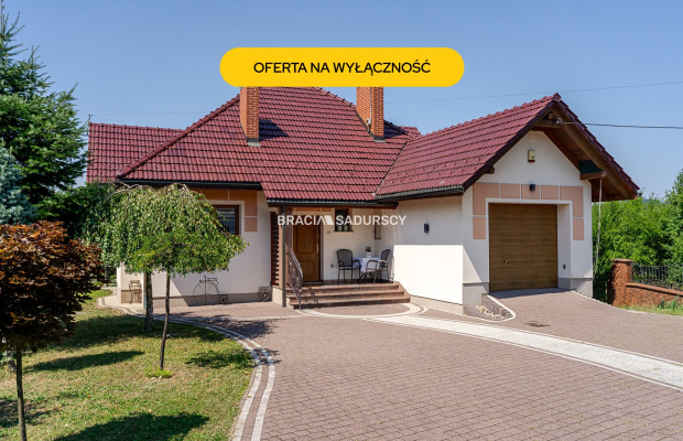 Dom wolnostojący, garaż, fotowoltaika, 7 pokoi