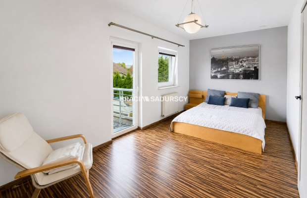 Dom w zabudowie szeregowej - 122,5 m², ogródek, taras i garaż 

 Na sprzedaż środkowy segment domu w zabudowie szeregowej o pow