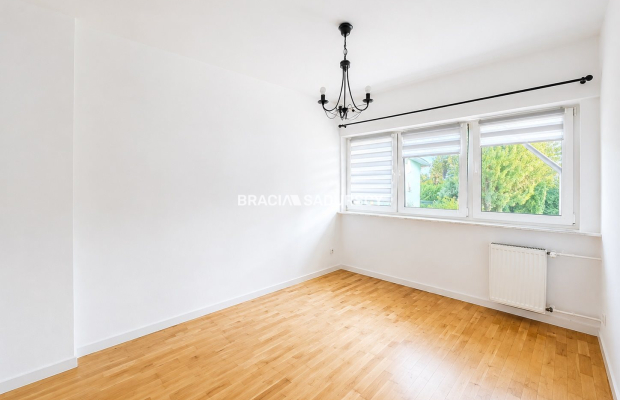 Dom w zabudowie szeregowej - 122,5 m², ogródek, taras i garaż 

 Na sprzedaż środkowy segment domu w zabudowie szeregowej o pow