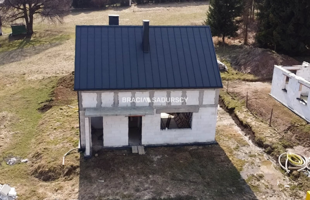 Dom w spokojnej okolicy Jeziora Dobczyckiego.