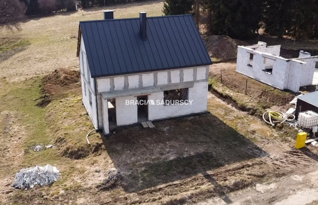 Dom w spokojnej okolicy Jeziora Dobczyckiego.
