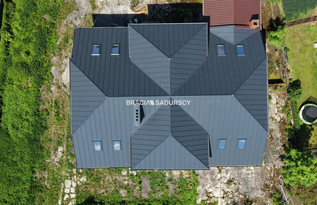 Inwestycja z Duszą i Potencjałem: Dawna Mleczarnia o Powierzchni 750 m² blisko Stoku Narciarskiego (Sławice Szlacheckie, gm. Mi