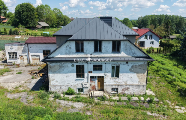 Inwestycja z Duszą i Potencjałem: Dawna Mleczarnia o Powierzchni 750 m² blisko Stoku Narciarskiego (Sławice Szlacheckie, gm. Mi