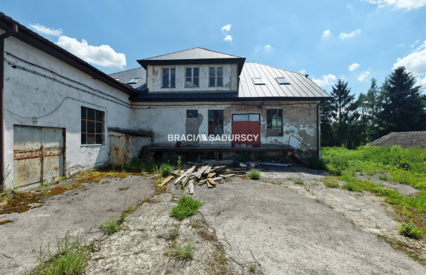 Inwestycja z Duszą i Potencjałem: Dawna Mleczarnia o Powierzchni 750 m² blisko Stoku Narciarskiego (Sławice Szlacheckie, gm. Mi