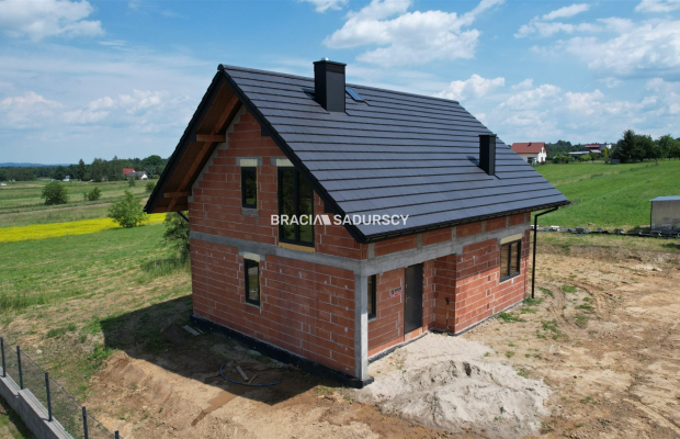 Dom w Brzezince, gm Brzeźnica