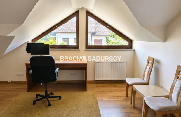 Luksusowy dom na wynajem - Buków, gmina Mogilany | 280 m² | ogród | wysoki standard  
 
Do wynajęcia wyjątkowy, komfortowy dom 