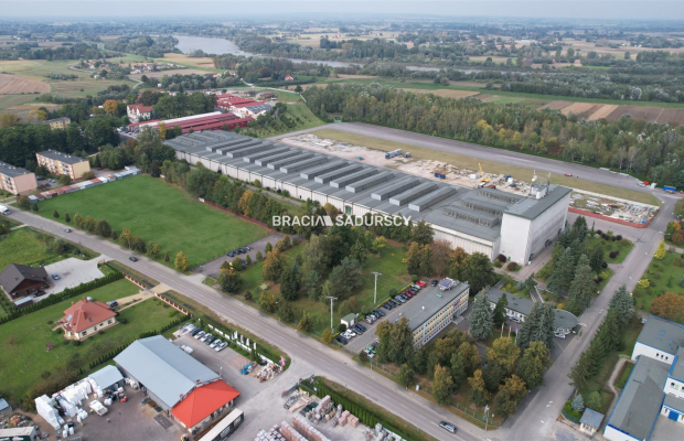 Nieruchomośc z przeznaczeniem pod fabrykę / centru