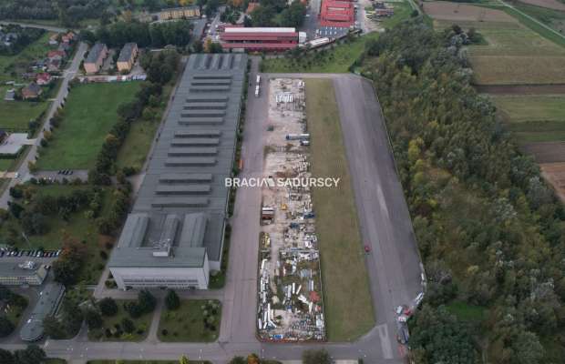 Nieruchomośc z przeznaczeniem pod fabrykę / centru