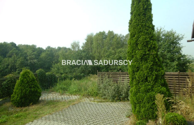 Zdjęcia należą do właściciela oferty. 
 
Do sprzedania nieruchomość produkcyjno-mieszkalna o powierzchni całkowitej 1027 m2 leż