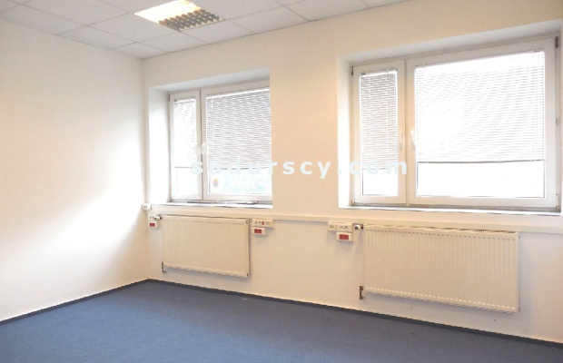 Niezależny obiekt biurowy    825m 2     na dużej działce 4600m2 na Ursynowie w Pyrach, z możliwością realizacji większych inwes