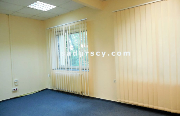 Niezależny obiekt biurowy    825m 2     na dużej działce 4600m2 na Ursynowie w Pyrach, z możliwością realizacji większych inwes