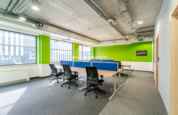 Wykończony lokal biurowy 392 m² do wynajęcia
