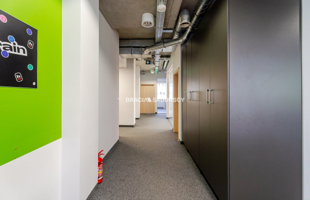 Wykończony lokal biurowy 392 m² do wynajęcia