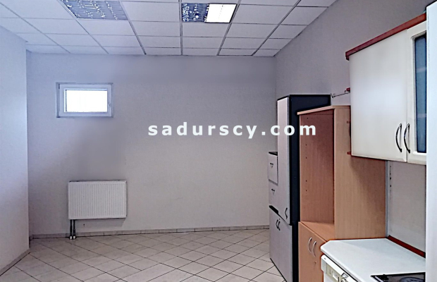 Budynek usługowo-biurowy 850m2 z własnym parkingiem w Górze Kalwarii.    
 
Duża powierzchnia biurowa z ewentualną powierzchnią