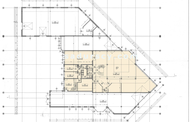 Budynek usługowo-biurowy 850m2 z własnym parkingiem w Górze Kalwarii.    
 
Duża powierzchnia biurowa z ewentualną powierzchnią