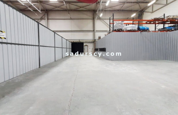 Hala magazynowa 275m 2  bez filarów w Piasecznie, z wjazdem z poziomu 0.   
 
Hala murowana, ogrzewana, ocieplona wełną mineral