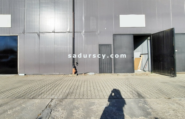 Hala magazynowa 275m 2  bez filarów w Piasecznie, z wjazdem z poziomu 0.   
 
Hala murowana, ogrzewana, ocieplona wełną mineral