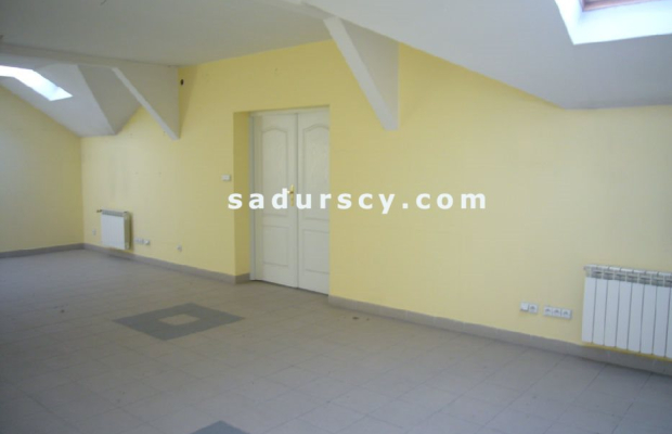 Lokal biurowo-usługowy     80 m 2      w centrum Piaseczna na III piętrze w budynku usługowo-biurowym w ciągu handlowo-usługowy