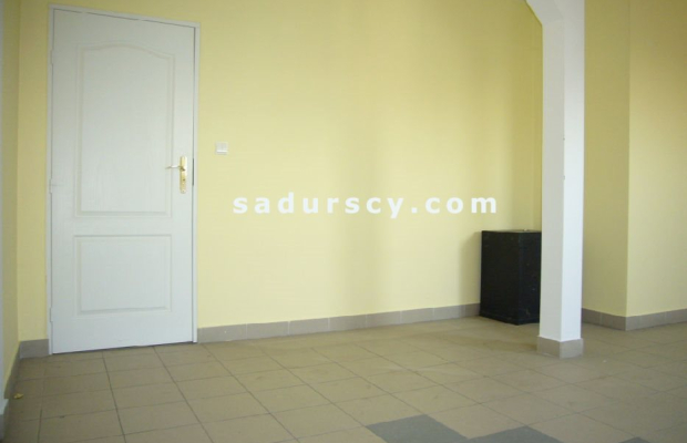 Lokal biurowo-usługowy     80 m 2      w centrum Piaseczna na III piętrze w budynku usługowo-biurowym w ciągu handlowo-usługowy