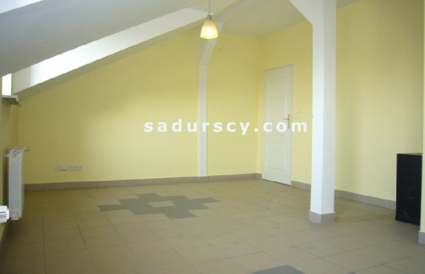 Lokal biurowo-usługowy     80 m 2      w centrum Piaseczna na III piętrze w budynku usługowo-biurowym w ciągu handlowo-usługowy