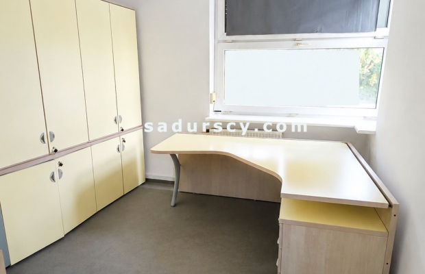 Lokal biurowy 40m 2  na zamkniętym osiedlu   w Piasecznie,   na parterze. Spokojna ulica  w pobliżu centrum,  teren ogrodzony, 