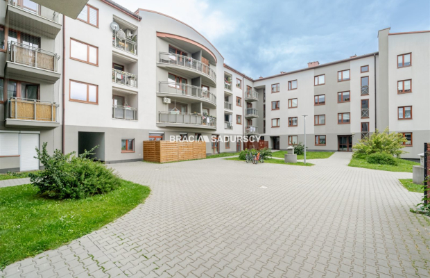 2 pok (oddzielne)  48m2 z garazem