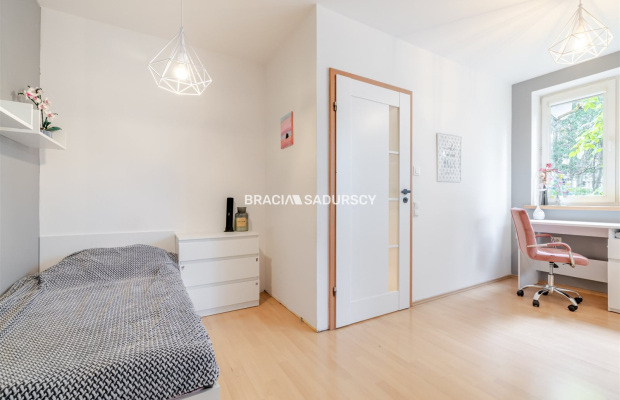 3 pokoje z ogrodem 130 m² i kominkiem