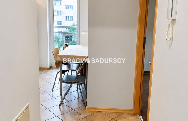 2 pok (oddzielne) 34m2  blisko centrum z garażem