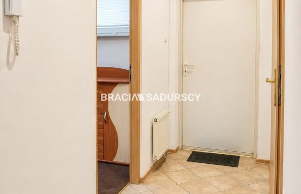 2 pok (oddzielne) 34m2  blisko centrum z garażem