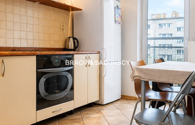 2 pok (oddzielne) 34m2  blisko centrum z garażem
