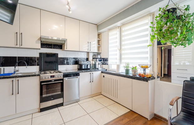 3 pok/ duży balkon/ winda/ ul. Walerego Sławka.