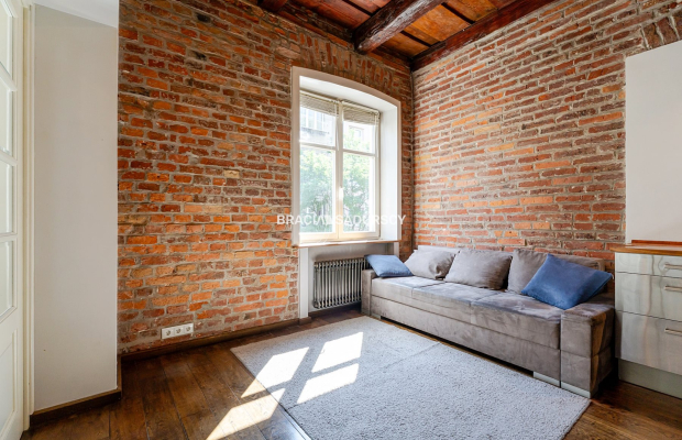 Dwupokojowy apartament z historycznym charakterem