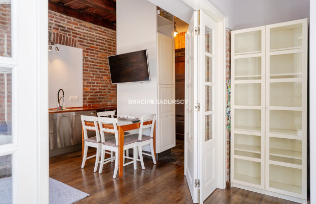 Dwupokojowy apartament z historycznym charakterem