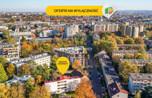 Lokal mieszkalno-usługowy w centrum.
