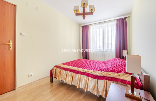 2 piętro, balkon, 3 pok., piwnica,zielono, parking