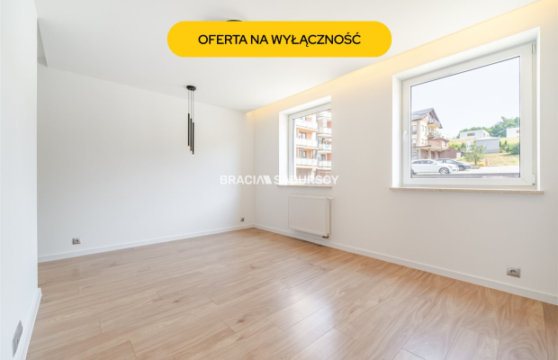 Bochnia, 2-pokojowe mieszkanie o powierzchni 37 m² wraz z miejscem postojowym i komórką lokatorską. 
Mieszkanie położone na par