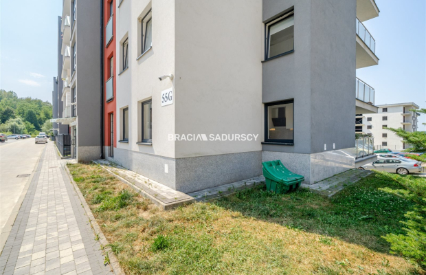 Bochnia, 2-pokojowe mieszkanie o powierzchni 37 m² wraz z miejscem postojowym i komórką lokatorską. 
Mieszkanie położone na par