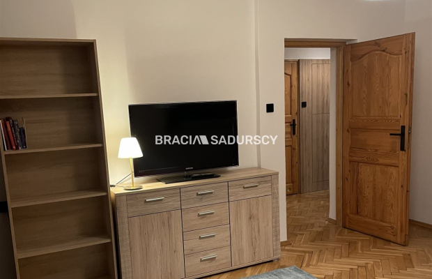 Nowa Huta, os. Spółdzielcze. Mieszkanie 2 pokojowe z osobną kuchnią i balkonem - 51,59 m 2 .  

 Mieszkanie usytuowane na 2 pię
