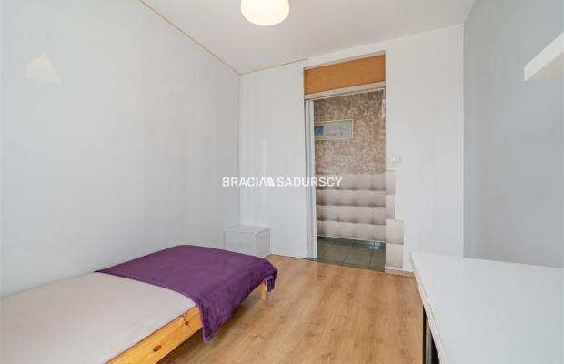 M 50M2 / 3 POKOJE / BALKON / GARAŻ / ZIELONO